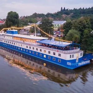 Botel Racek, Praag